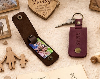 Leather Family Keychain with Secret Photo Pages – Custom Memory Gift for Parents, Grandparents and Siblings