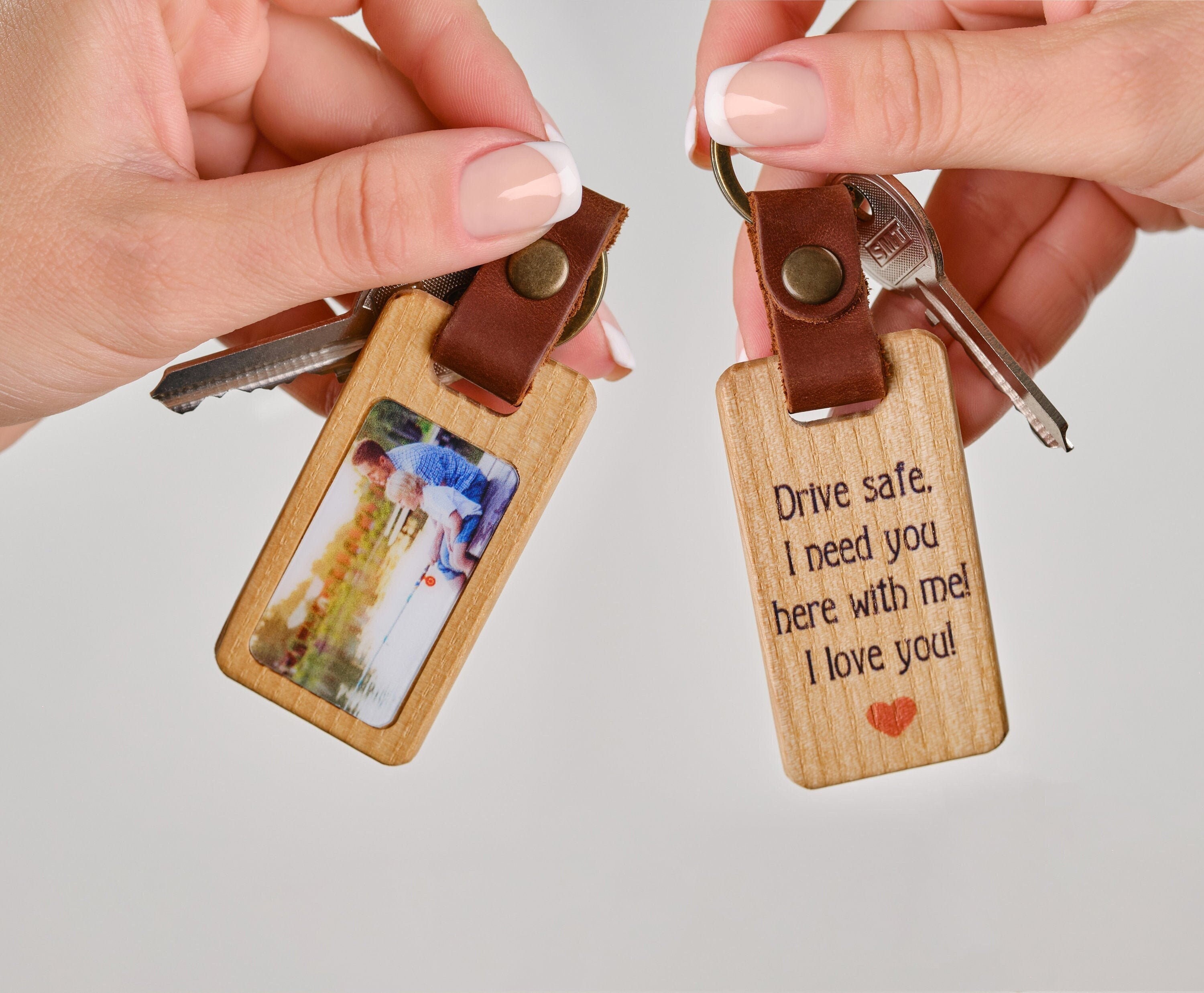 Wooden keychain with photo, Personalized photo keyring, Daddy keychain, Daddy gift from wife, Custom picture keychain, Daddy gifts from kids