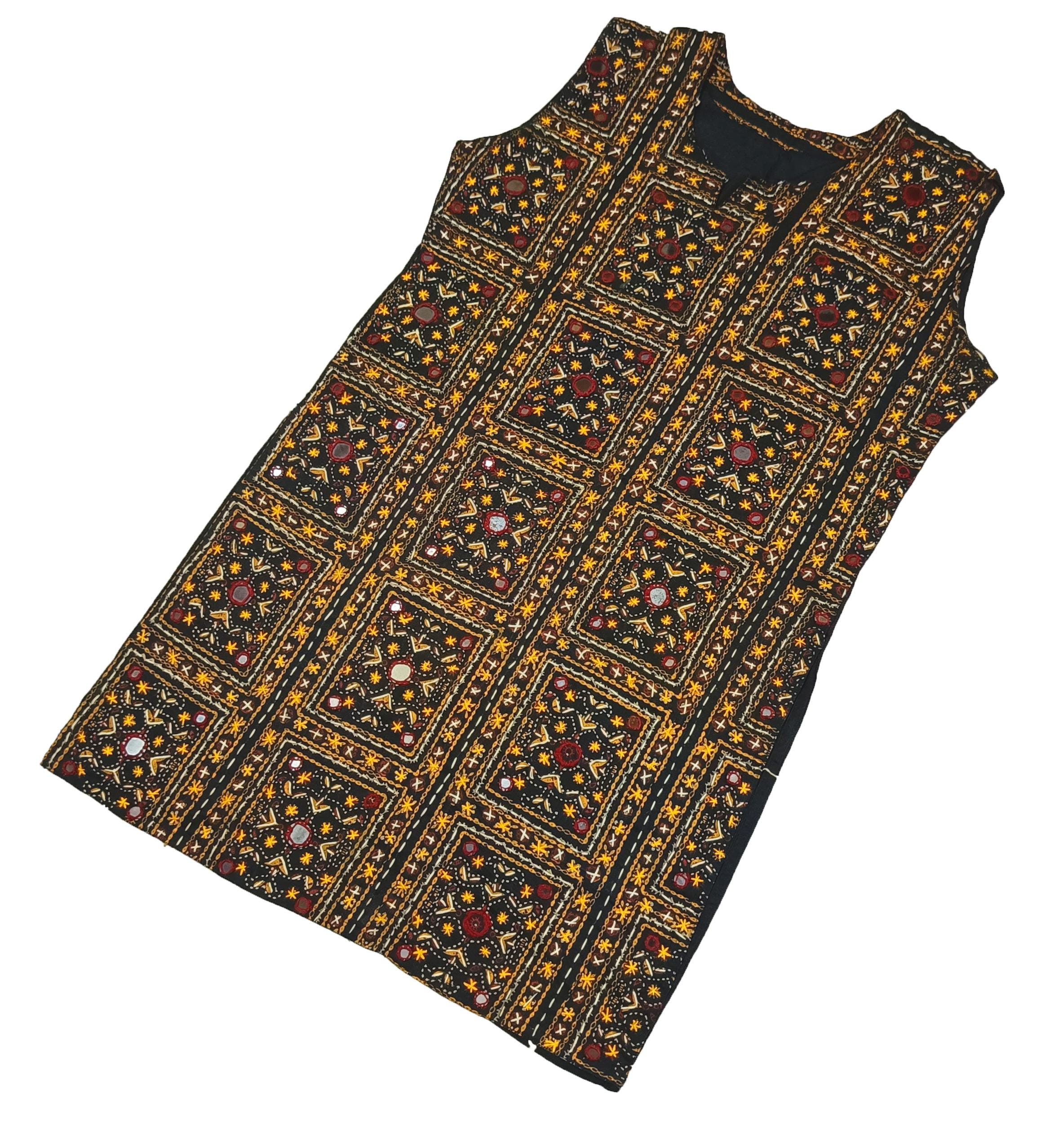 Túnica india vintage con bordado de flores de banjara, diseño vintage de kurti y vestido, estilo hippie bohemio, para mujer, para verano, para fiesta