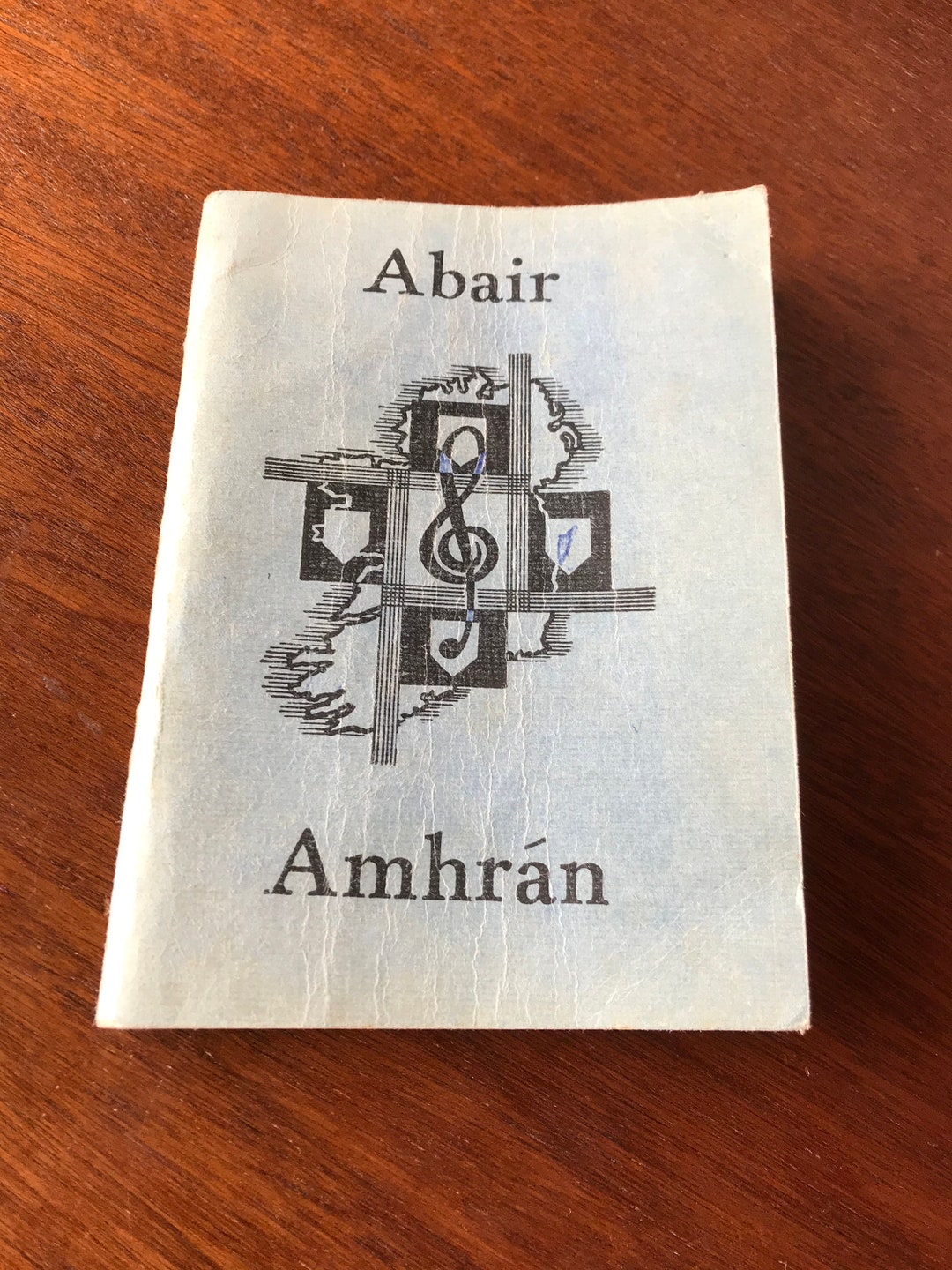 Léirmheas | 'Ansin Leag mé an t-Urlár' | An VAN \u0026 miniVAN, image size:1080x1440