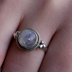 Regenbogen Mondstein Ring: Sterling Silber Bezel Set Edelstein