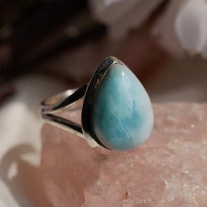 Anillo azul larimar, joyería de piedra preciosa de pera, anillo de banda dividida, anillo de piedra preciosa natural, anillo hecho a mano, plata de ley 925, anillo de plata, Larimar