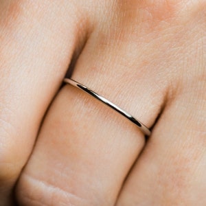 Stapelbarer Silberring, Dünner Bandring, Silberbandring, Minimalistischer Silberring, Stapelbarer Ring, Dünner Ring, Handgemachter Silberring, zierlich