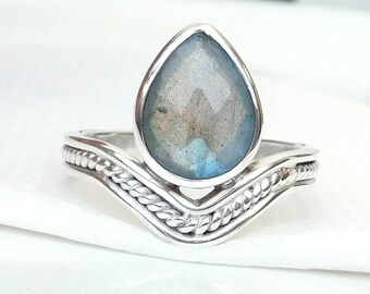 Beautiful Labradorite Ring, Chevron Ring, Crown Ring, Handmade Silver Jewelry, Natural Gemstone, Labradorite Jewelry, Twisted Band Ring, Mom