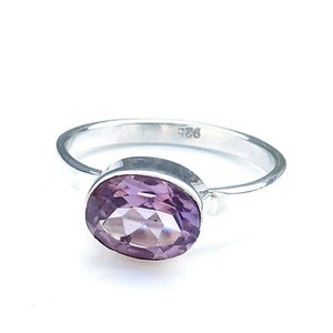 Amethyst Silber Ring, Oval Silber Ring, Naturstein Ring, Fassung Fassung, ovaler Stein, einfacher Ring, Günstiger Ring, Geburtstag Ring, zierlicher Ring