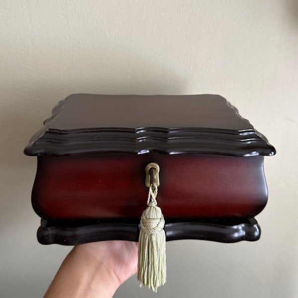 Vintage Bombay Jewelry Chest w/Key || 00’s