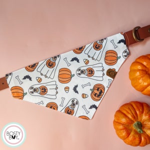 Des bonbons ou des sorts fantômes d&#39;Halloween sur le collier Bandana pour chien / Nom personnalisé / Cadeau pour chien / Costume de chien