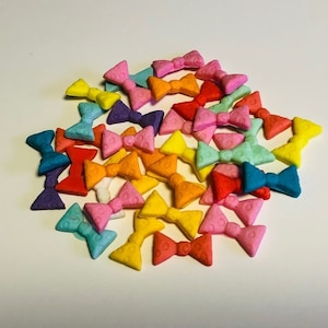 Edible fondant tiny bows (0.75 inches) for cakes or cupcake decorations
