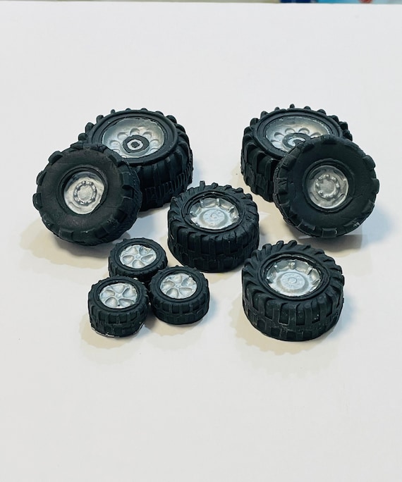 Fondant tires cake decoration, wheels, edible tires cupcake toppers - Vegan-Nut Free-Dairy Free