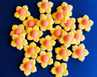 Small edible sugar fondant daisies for cake or cupcake decorations