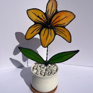 glass day lily and pot