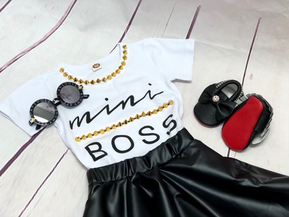 Conjunto de ropa de dos piezas de verano para niña y niña corta con letras  negras, camiseta + mini falda, pantalones cortos de verano