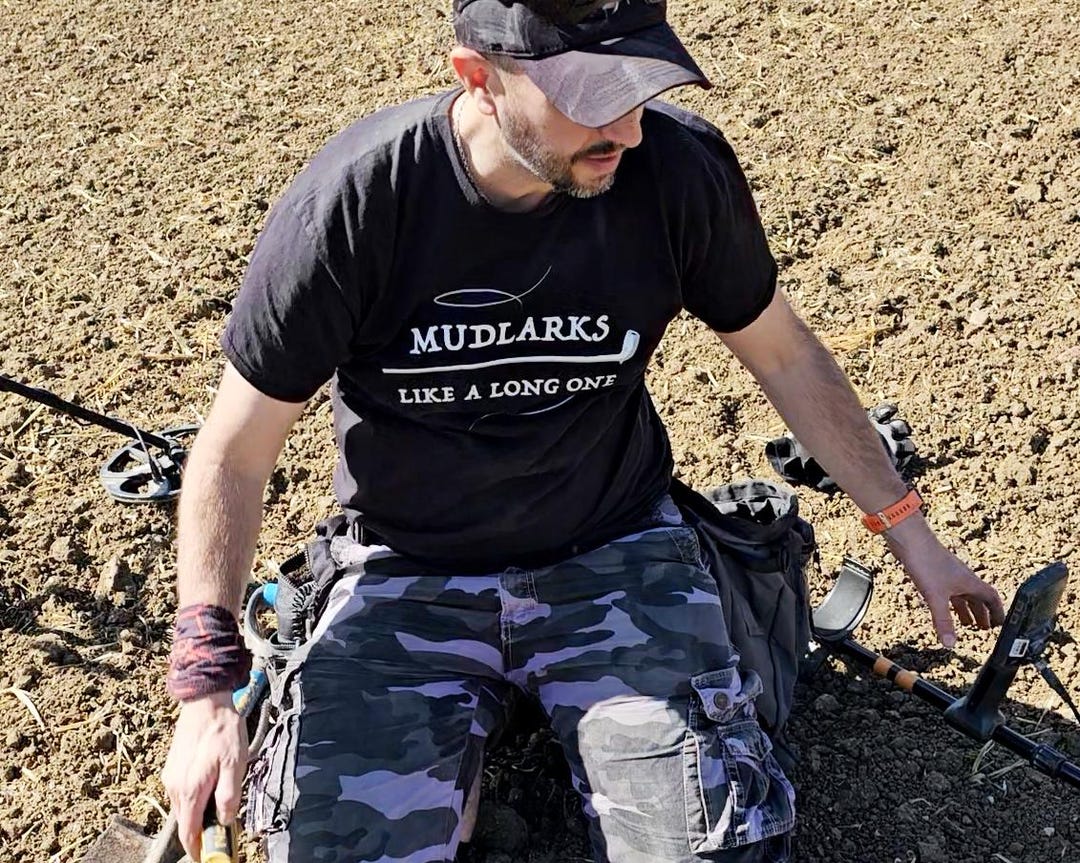 Buy Unisex 'mudlarks Like A Long One' Clay Pipe Funny T-shirt