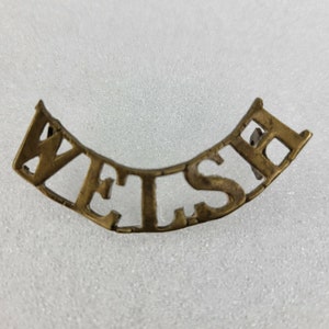 Vintage WWI WELSH Regiment Welsh Regiment Schouder Badge Titel Lugs Messing