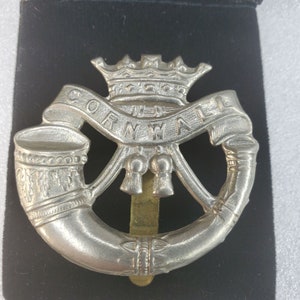 Duke of Cornwall&#39;s Light Infantry Cap Badge British Medal WWI Collectible