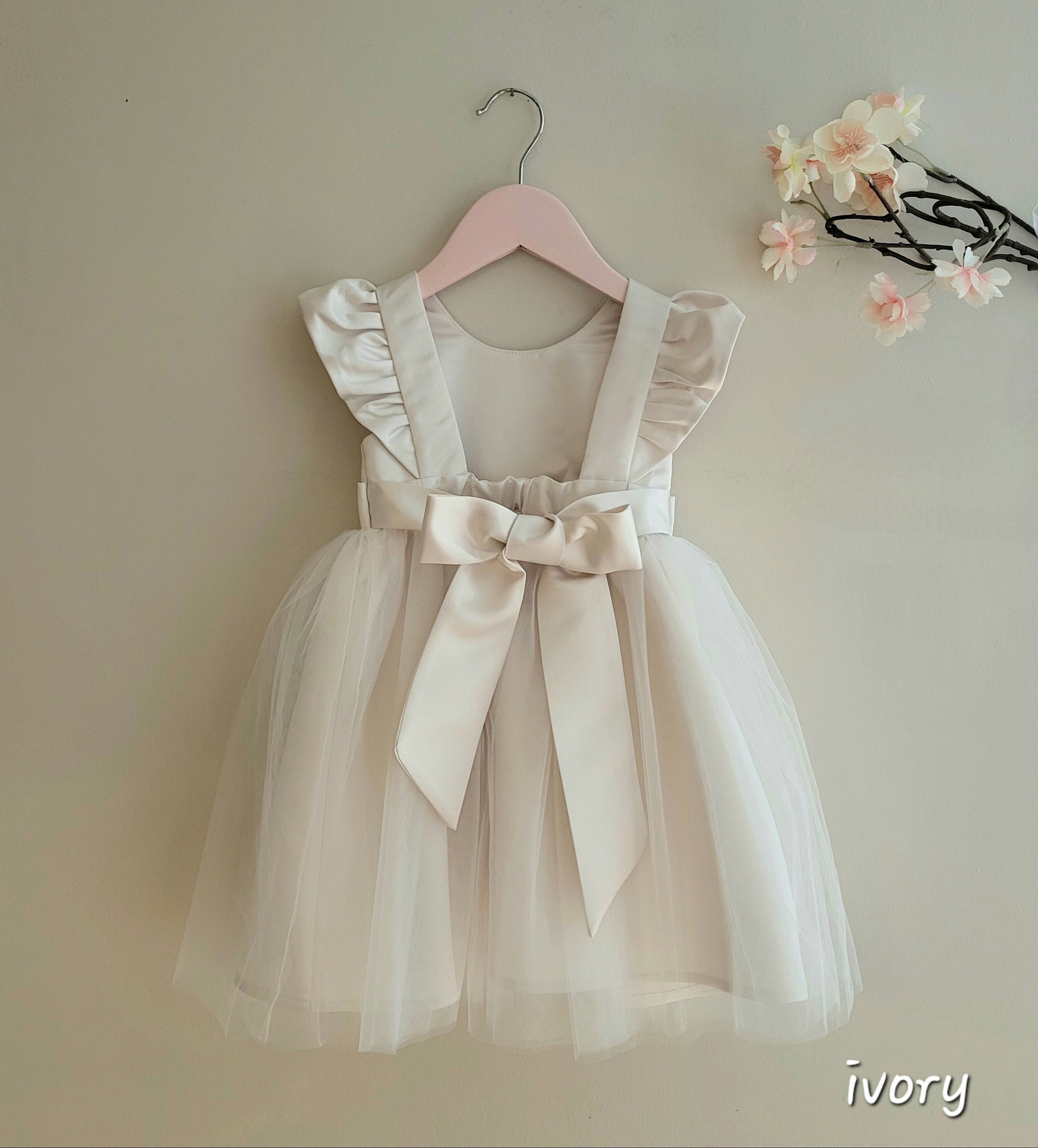 Ivory flower girl dress, tulle little girl dress, fancy party dress, baby white wedding dress back bow, formal toddler dress, first birthday