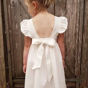 Robes de petite fille pêche, robe de mariée bébé boho, robe de fille de fleur, robe avec noeud, robe de bébé blanche, premier anniversaire, robe classique image 7