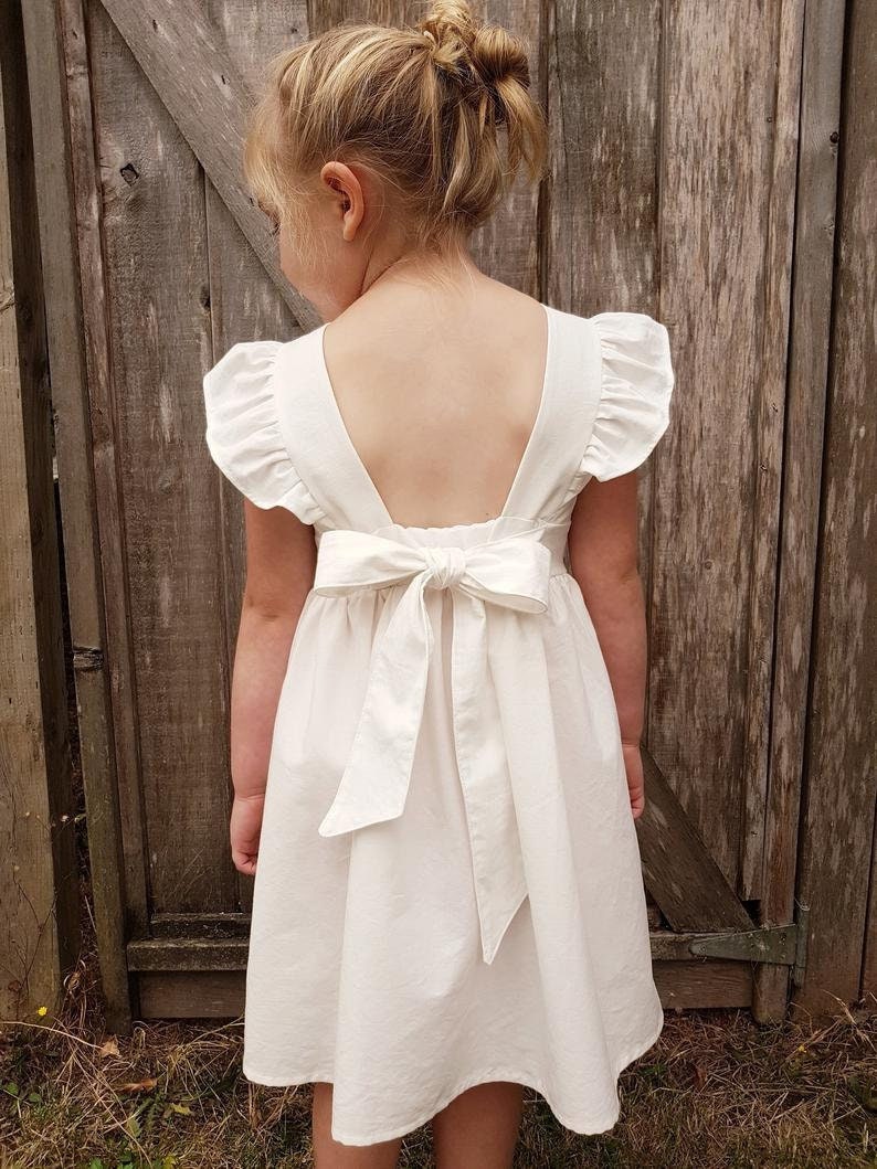 Robes de petite fille pêche, robe de mariée bébé boho, robe de fille de fleur, robe avec noeud, robe de bébé blanche, premier anniversaire, robe classique image 7