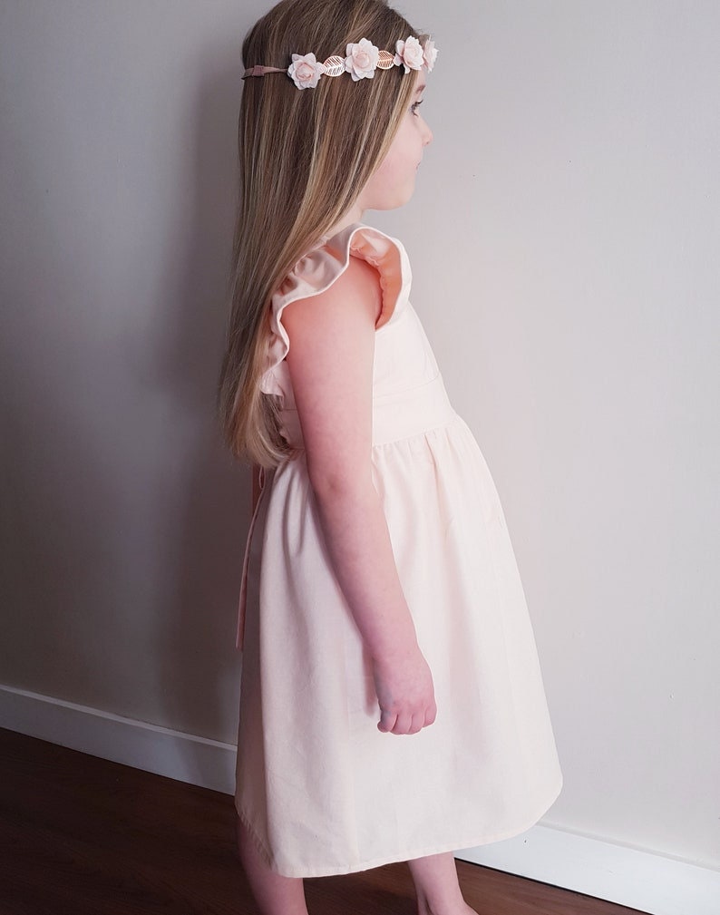 Robes de petite fille pêche, robe de mariée bébé boho, robe de fille de fleur, robe avec noeud, robe de bébé blanche, premier anniversaire, robe classique image 2