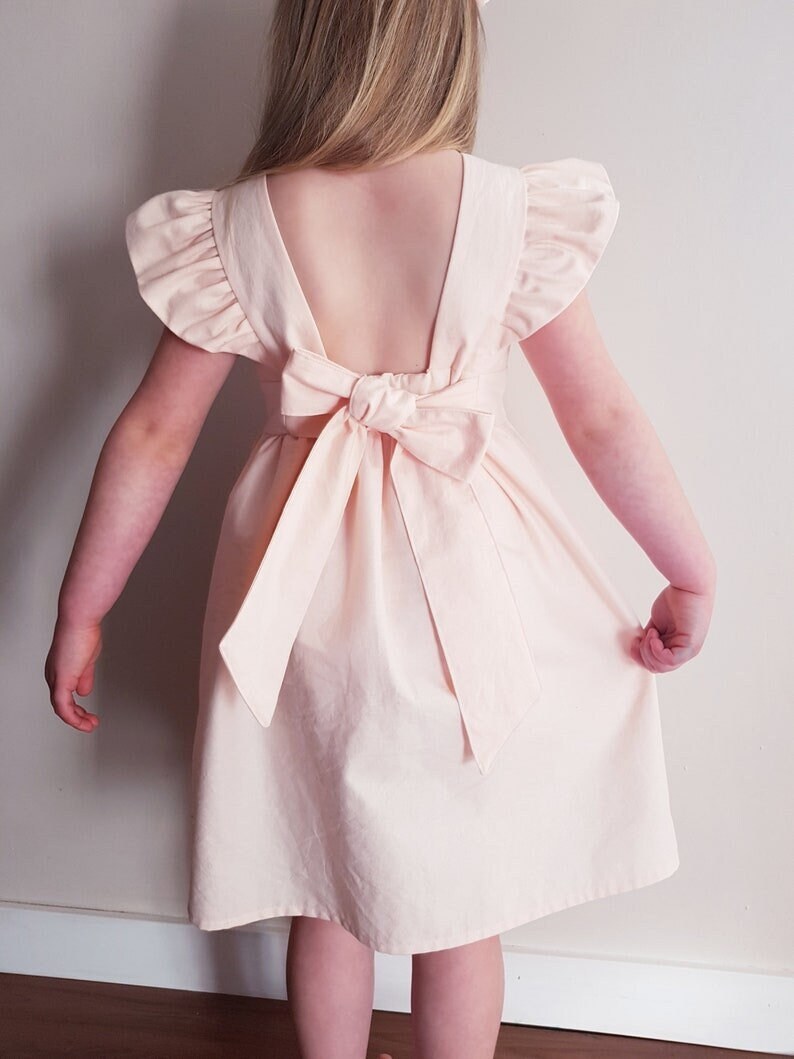 Robes de petite fille pêche, robe de mariée bébé boho, robe de fille de fleur, robe avec noeud, robe de bébé blanche, premier anniversaire, robe classique image 1