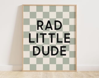 Arte de pared imprimible de Rad Little Dude, decoración de habitación de niño preadolescente con cuadros retro verde salvia, arte de pared de moda para niños, descarga de arte de pared preppy Y2K para niño