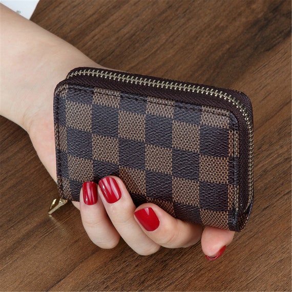 purse with checkered pattern