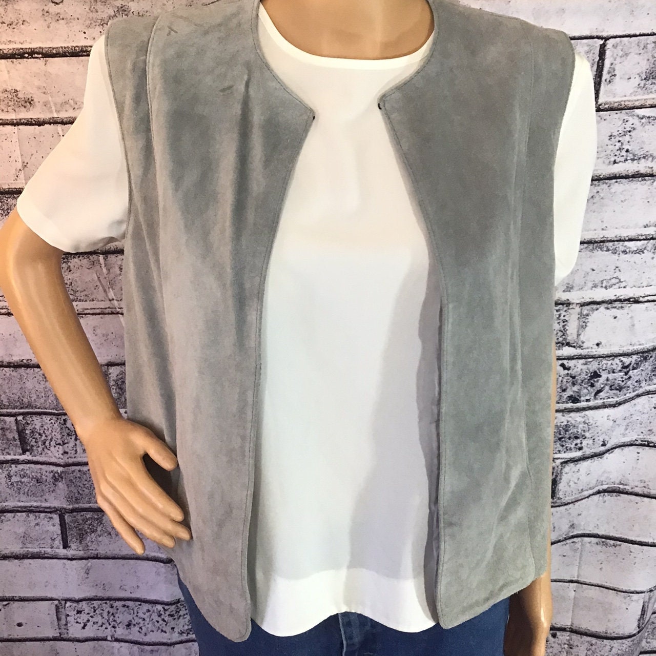 Vintage 70s 80s Gray Suede Vest, 70s Vintage Clothing, 70s Vest, 80s Vest, 80s Vintage Fashion, 80s Fall Fashion, Cute Vintage Vest
