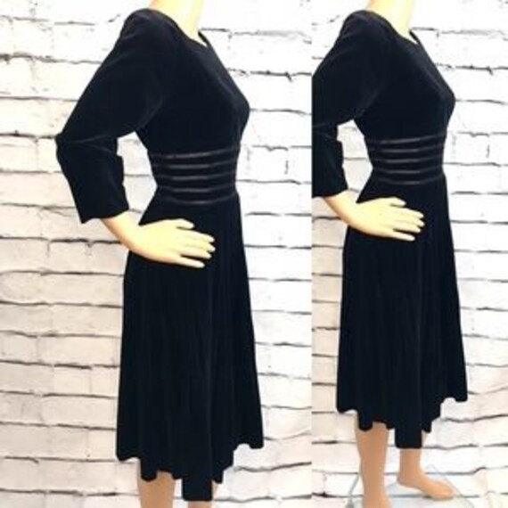 Vintage 50s 60s Black Velvet Cocktail Dress - image 2