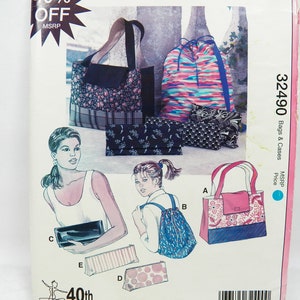 Op de afbeelding: Afbeelding van een patroon voor tassen en etuis. De afbeelding toont verschillende tassenontwerpen, waaronder draagtassen, trekkoordtassen en clutches, met verschillende bloemen- en geometrische patronen. De tekst "70% OFF MSRP" is linksboven zichtbaar.