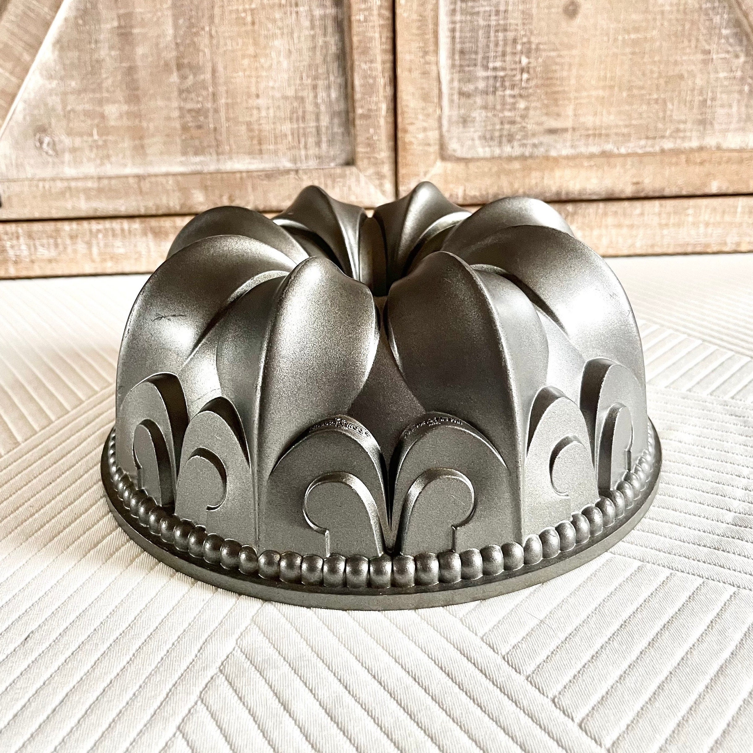 Nordic Ware Christmas Holiday Tree Bundt Cake Pan Mold Non StickTrain Rim  10 cup