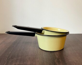 Vintage Yellow & Black Enamelware Pots with Stick Handles – Retro Kitchen Cookware – Farmhouse Country Decor- Set of 2 Pots 6” and 5”