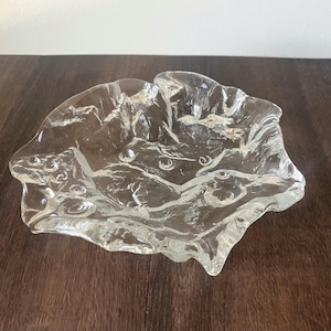 Glass Bowl with Fossil Look Snail Motifs – Textured Embedded Shell & Whorl Mollusk Accent Bowl – Coastal Jolanda Prinsen Art Walther Glass.
