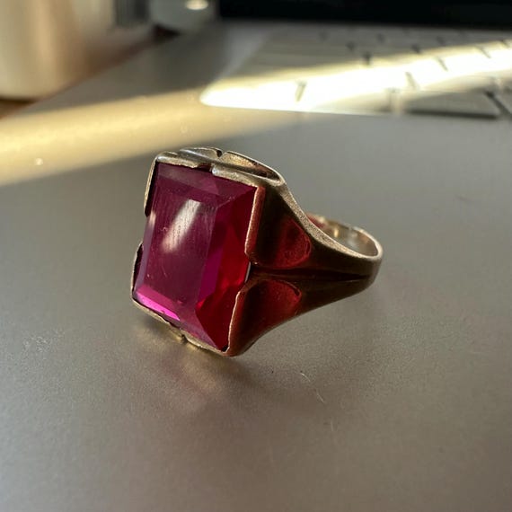 10k Antique Solid Gold Ring Ruby Stone vintage es… - image 1