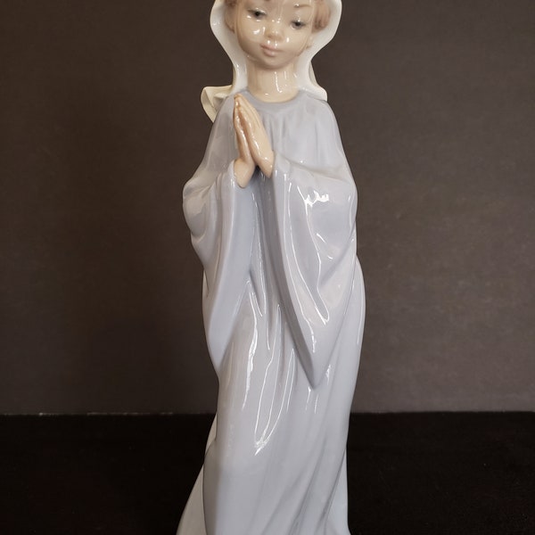 Llardro NAO Praying Girl Figurine