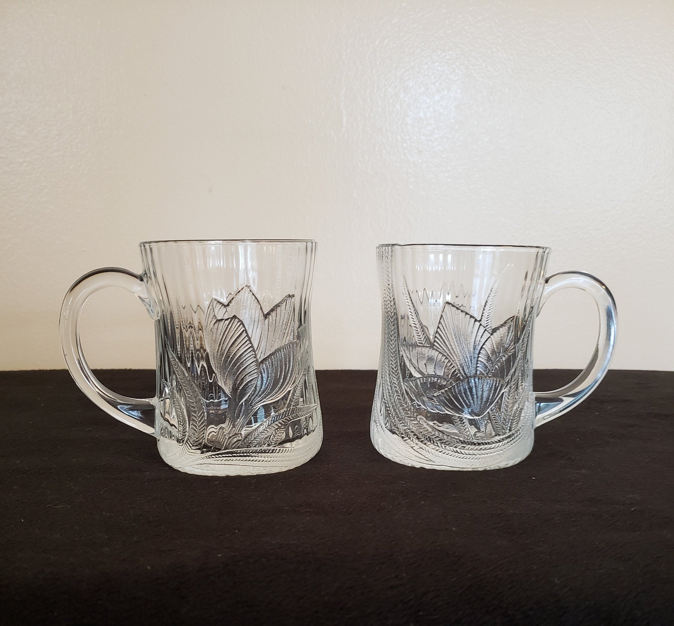 Vintage mugs glass clear arcoroc Canterbury crocus mugs cups replacement decor