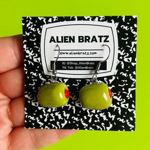 Olivörhängen Kitschiga örhängen Kawaiiörhängen Matörhängen Roliga örhängen Konstiga örhängen Funky örhängen Leröörhängen