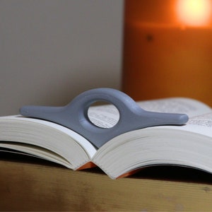 Thumb Page Holder for Book Holder For Reading - Book Holder Thumb Gift for Bookworm - Page Holder Book Reading Accessories - Book Lover Gift
