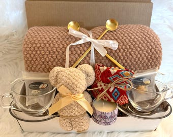 Mommy Moments Pamper Box – New Mom Gift with Blanket, Socks, Candle & Bath Bomb