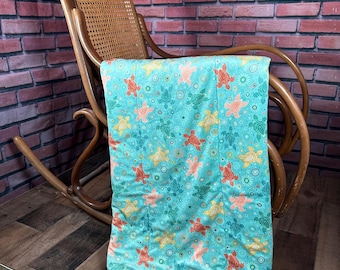 Manta suave con estampado de tortugas marinas bebés