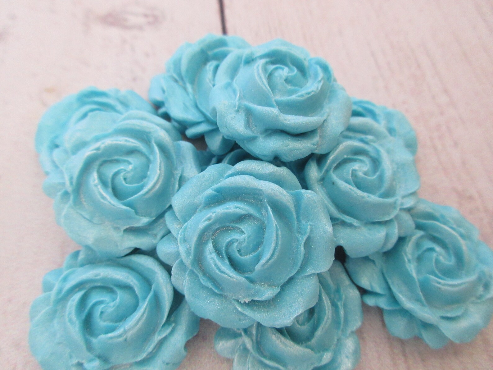 Edible blue roses. Blue sugarpaste roses. Blue baby shower Etsy