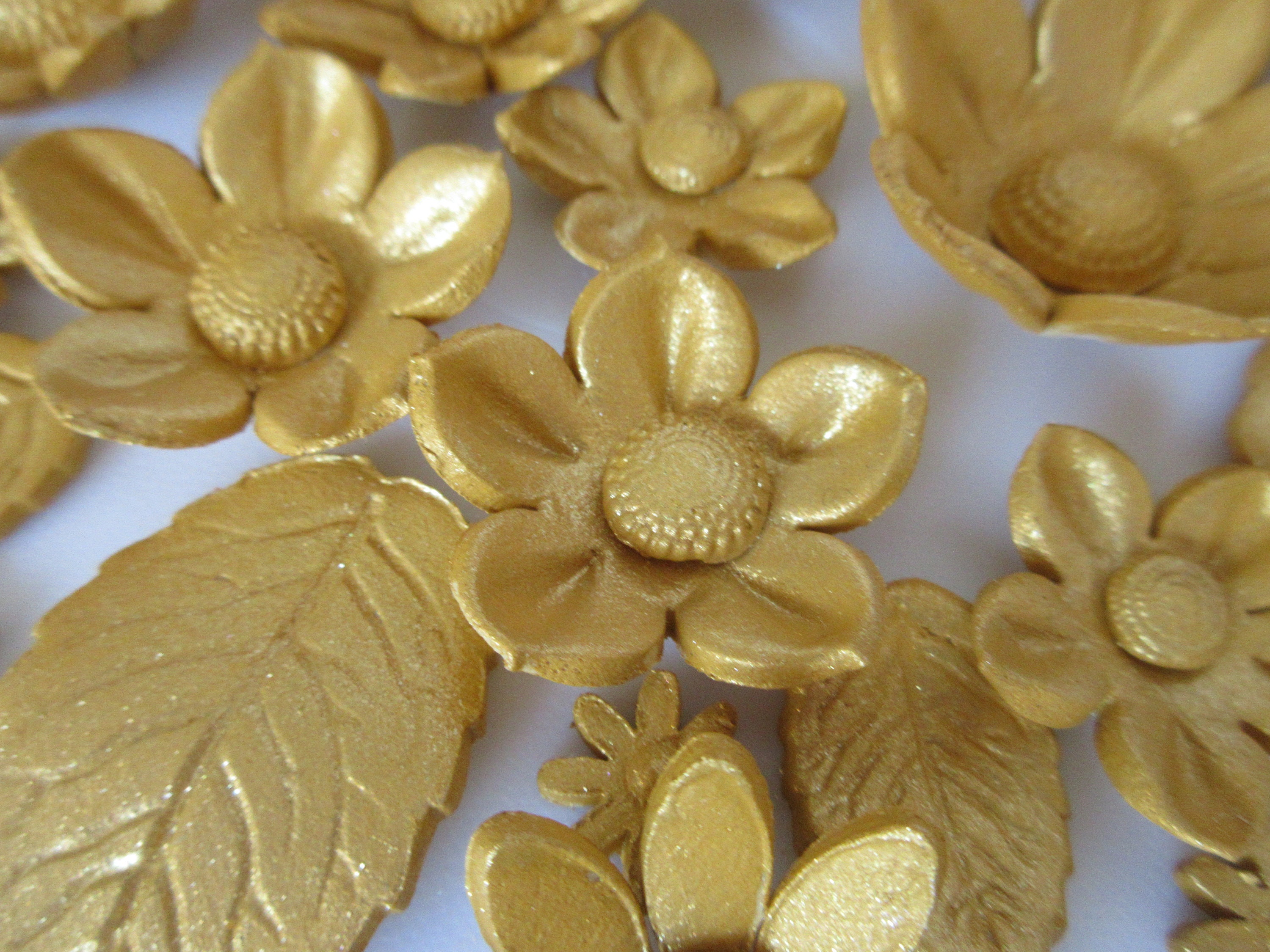 Edible Gold Wedding Bouquet. Edible Gold Flowers Leaves. Gold Sugar  Flowers. Edible Gold 50th Birthday Flowers. Edible Gold Daisies. 