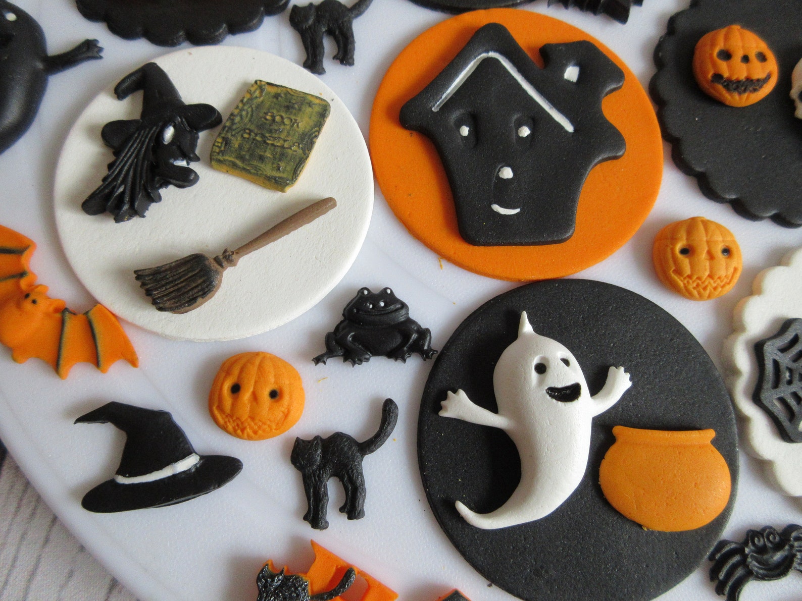 Edible Halloween cake decorations. Edible Halloween sweets. Etsy