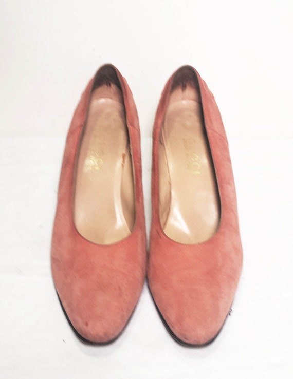 Vintage Gucci Pink Suede Pumps, Size 39 B - image 3