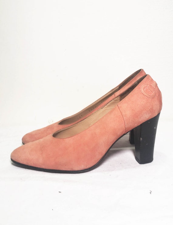 Vintage Gucci Pink Suede Pumps, Size 39 B - image 2