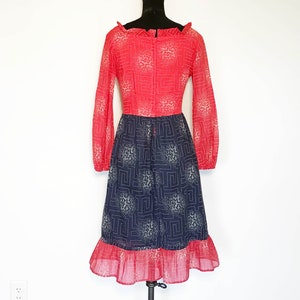 Vintage 70s Red and Navy Print Mini Dress imagem 3