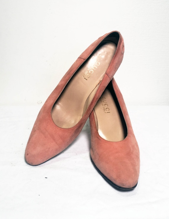 Vintage Gucci Pink Suede Pumps, Size 39 B