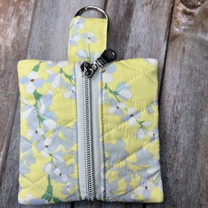 Mini pochette zippée matelassée fleurie jaune, porte-monnaie, porte-monnaie porte-clés, trousse d'urgence, sac à main pour fille, pochette florale citron