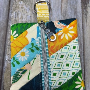 Mini pochette zippée matelassée en patchwork bleu-vert jaune, Porte-monnaie, Porte-clés porte-clés, Trousse d'urgence, Porte-monnaie pour fille, Pochette à lisière