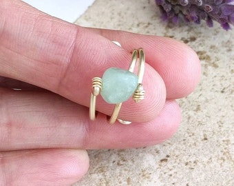 Verstellbarer Grüner Jade Ring: Gold Wire Wrapped Naturstein