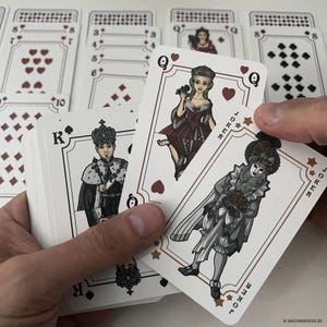 Kartenspiel *** Klassisches 55-teiliges Kartendeck inkl. 3 Joker *** Spielkarten – ideal als Geschenk, zum Sammeln oder einfach zum Spielen!